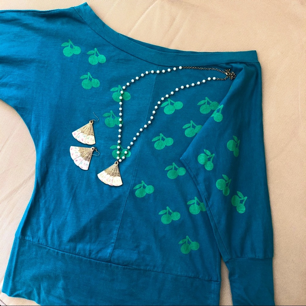 Cherry print top. 🍒